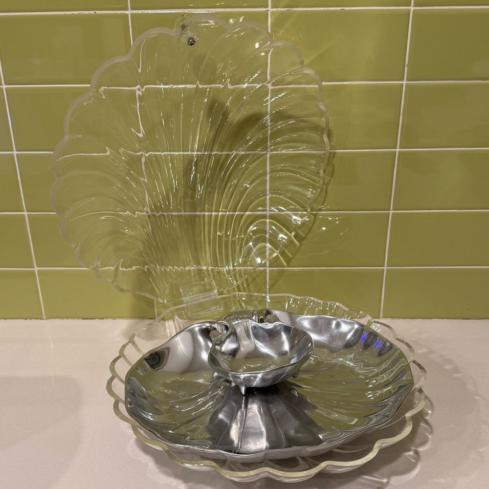 Vintage Clear Acrylic Clam Shell with Bruce Fox / Armetale Clam-Shaped Bowl Inse